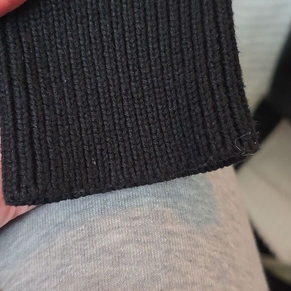 Brandy Melville Black Crewneck Sweater. Classic Cable Knit, One Size. Great Cond - Picture 7 of 7